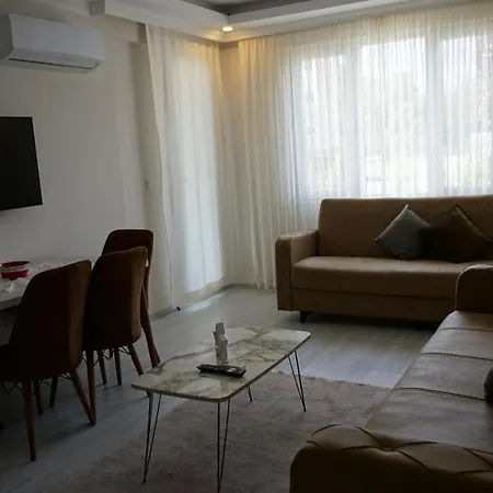 アパート Lovely 1 Bedroom With Swimming Pool ダラマン